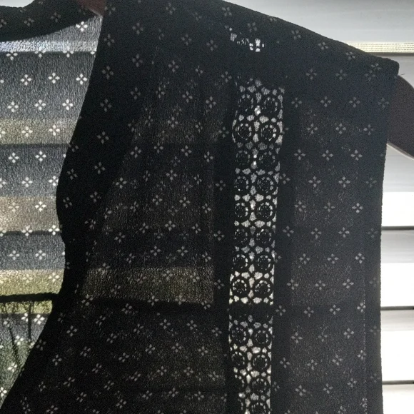 Torrid 2X V-Neck Crocheted Trim Sleeveless Tunic Top Plus - Picture 5 of 15